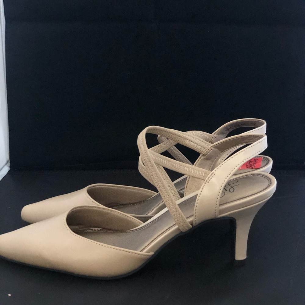 Life Stride nude heels